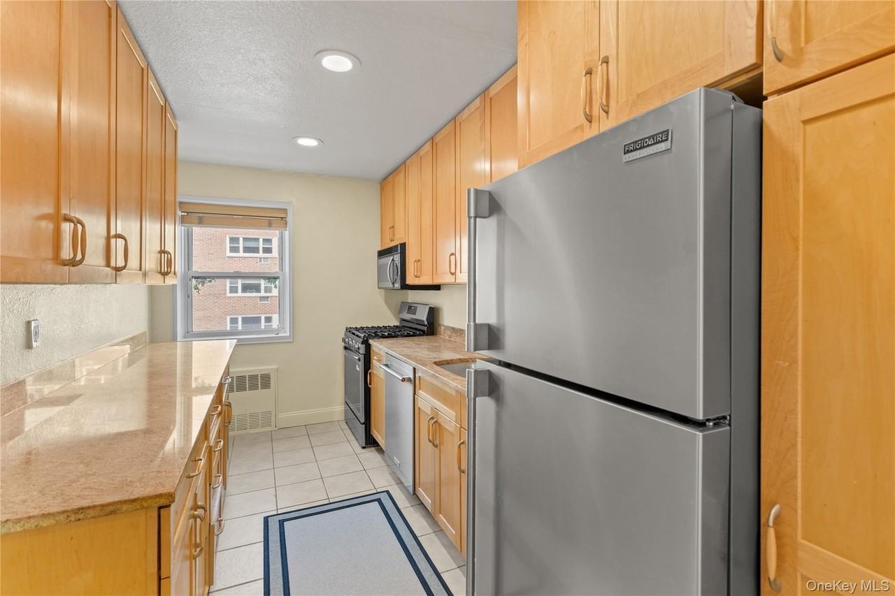 750 Shore Rd #2G - Photo 7 of 46