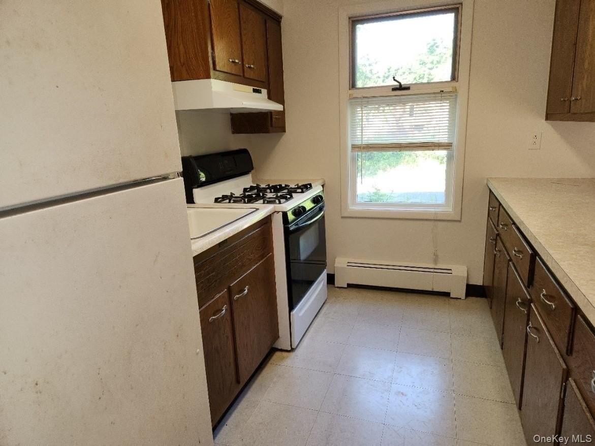 20 Locust St #1B - Photo 6 of 11