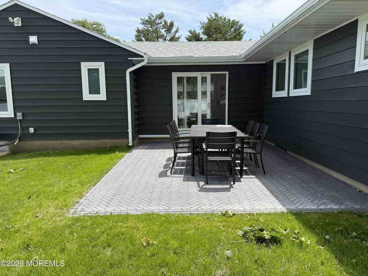 474 Monmouth Rd - Photo 3 of 29