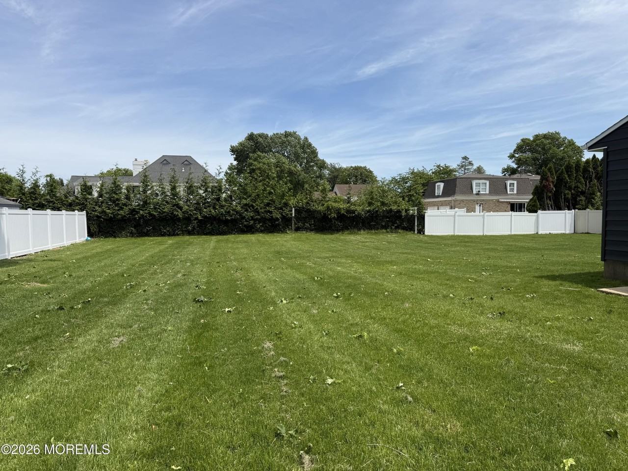 474 Monmouth Rd - Photo 4 of 29
