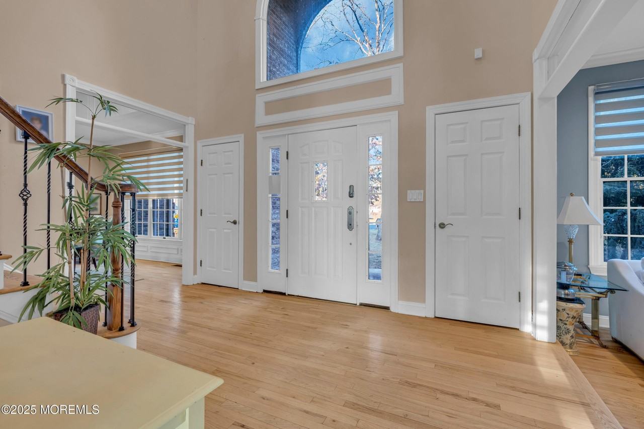 21 Old Queens Ct - Photo 2 of 42