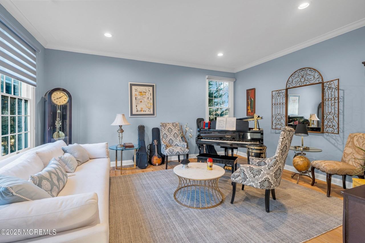 21 Old Queens Ct - Photo 6 of 42