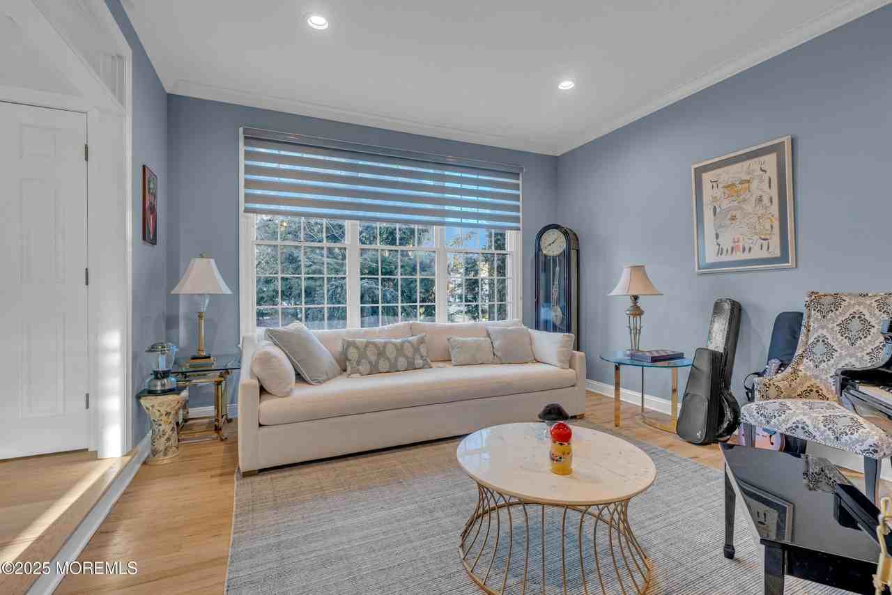 21 Old Queens Ct - Photo 7 of 42