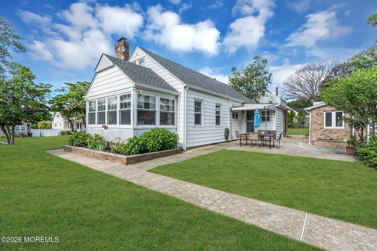 37 Highland Ave - Photo 4 of 50