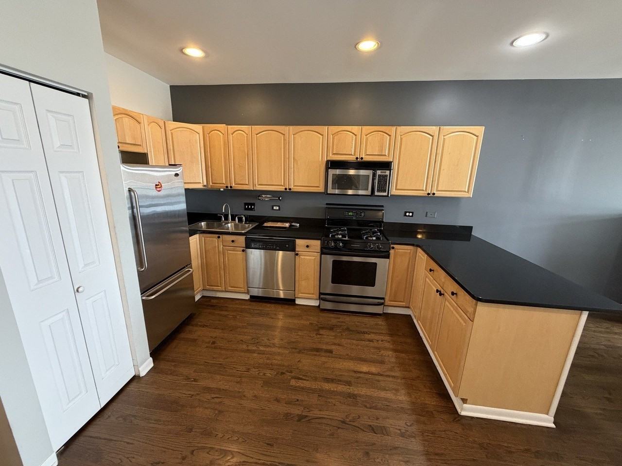 6135 N Broadway St #304 - Photo 2 of 11