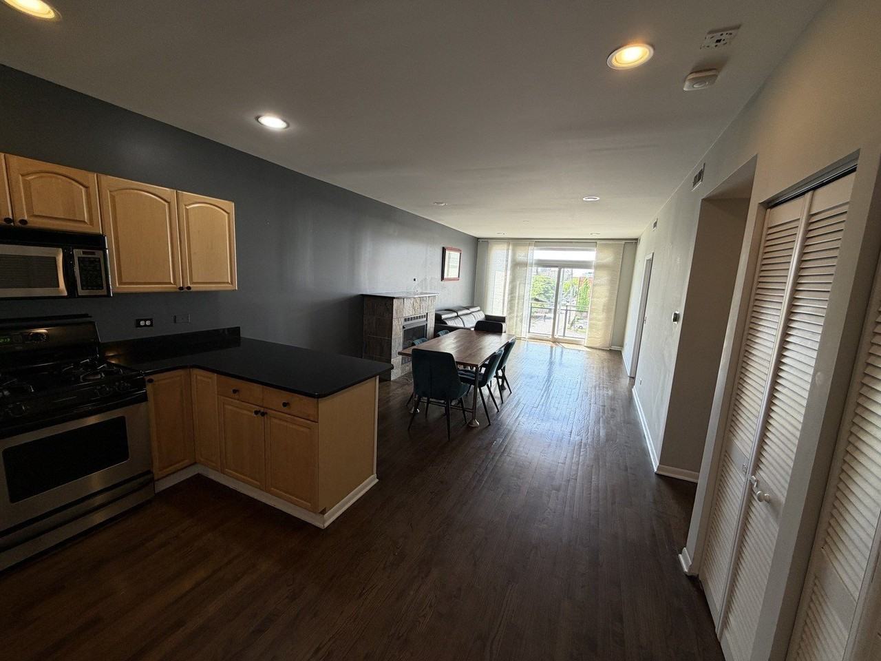6135 N Broadway St #304 - Photo 3 of 11