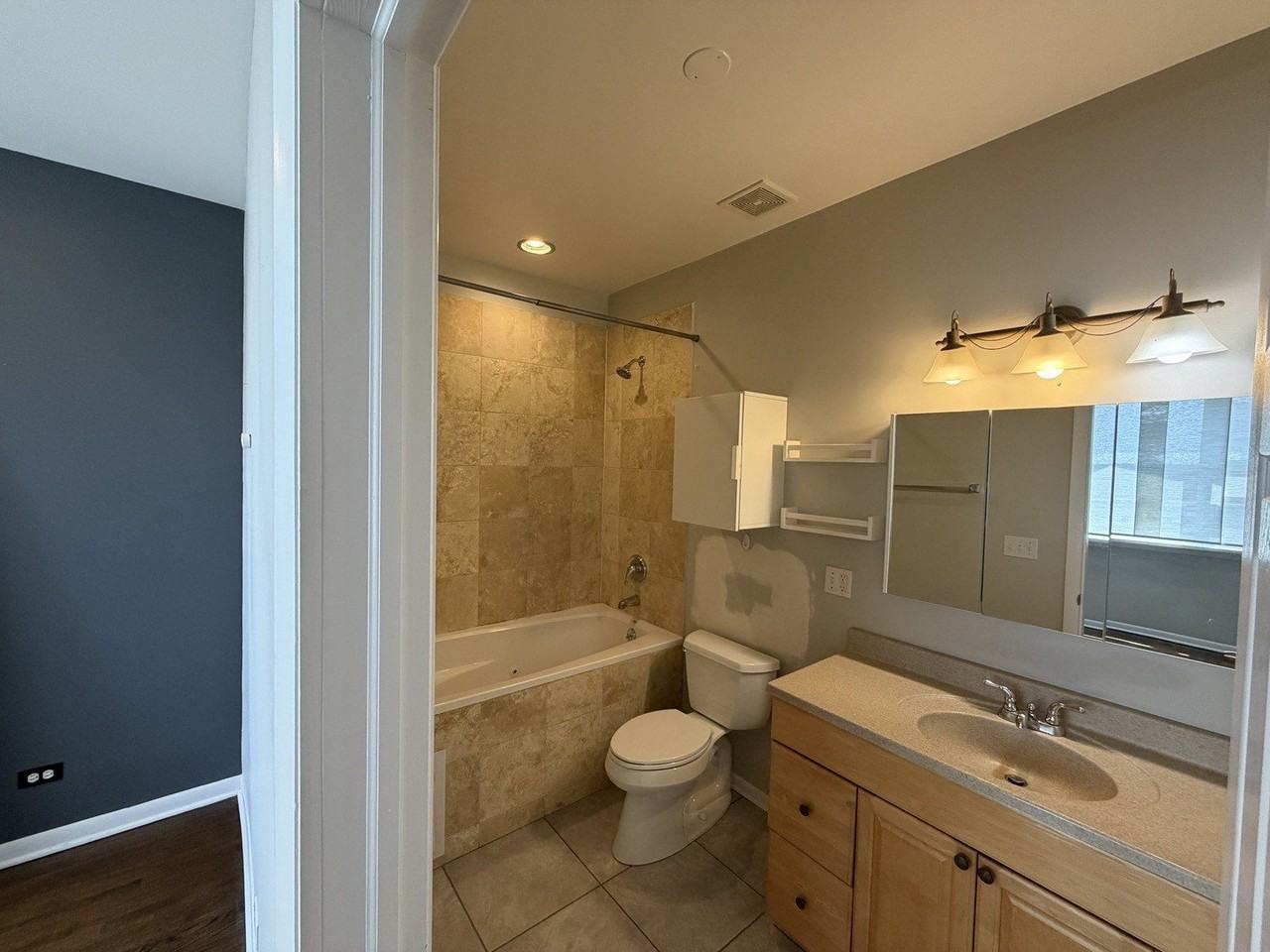 6135 N Broadway St #304 - Photo 7 of 11