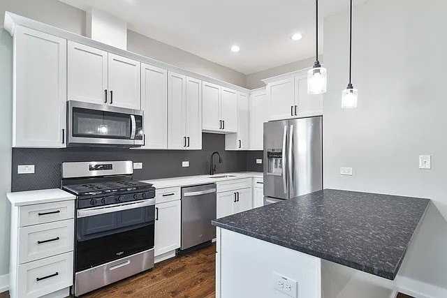 6520 S Minerva Ave #3 - Photo 3 of 15