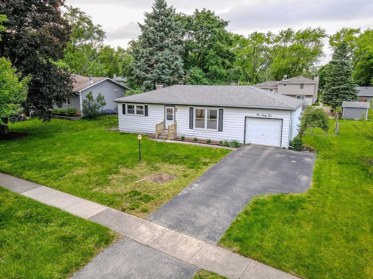 30W162 Claymore Ln - Photo 2 of 31