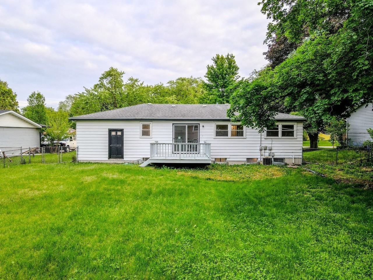 30W162 Claymore Ln - Photo 3 of 31