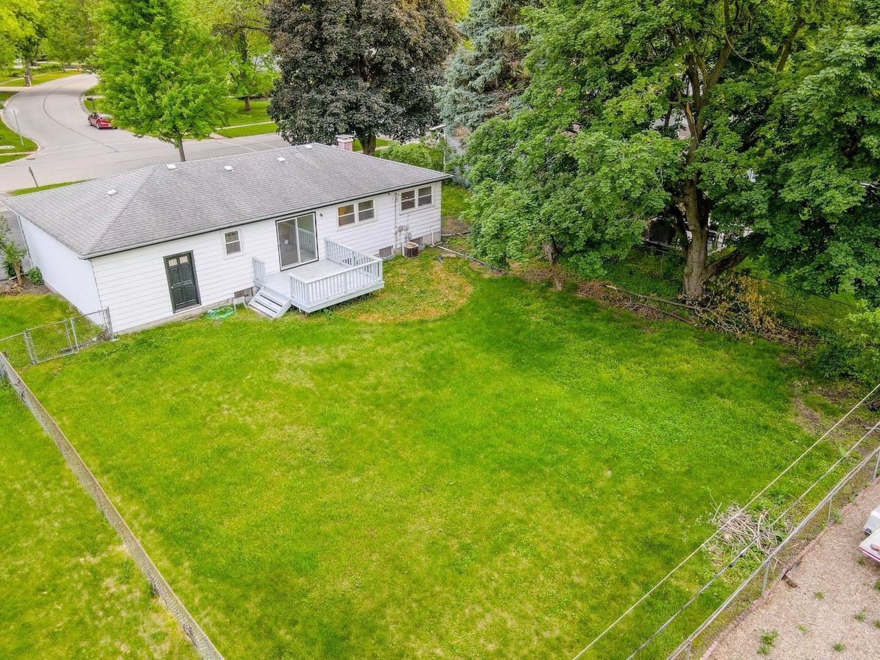 30W162 Claymore Ln - Photo 5 of 31