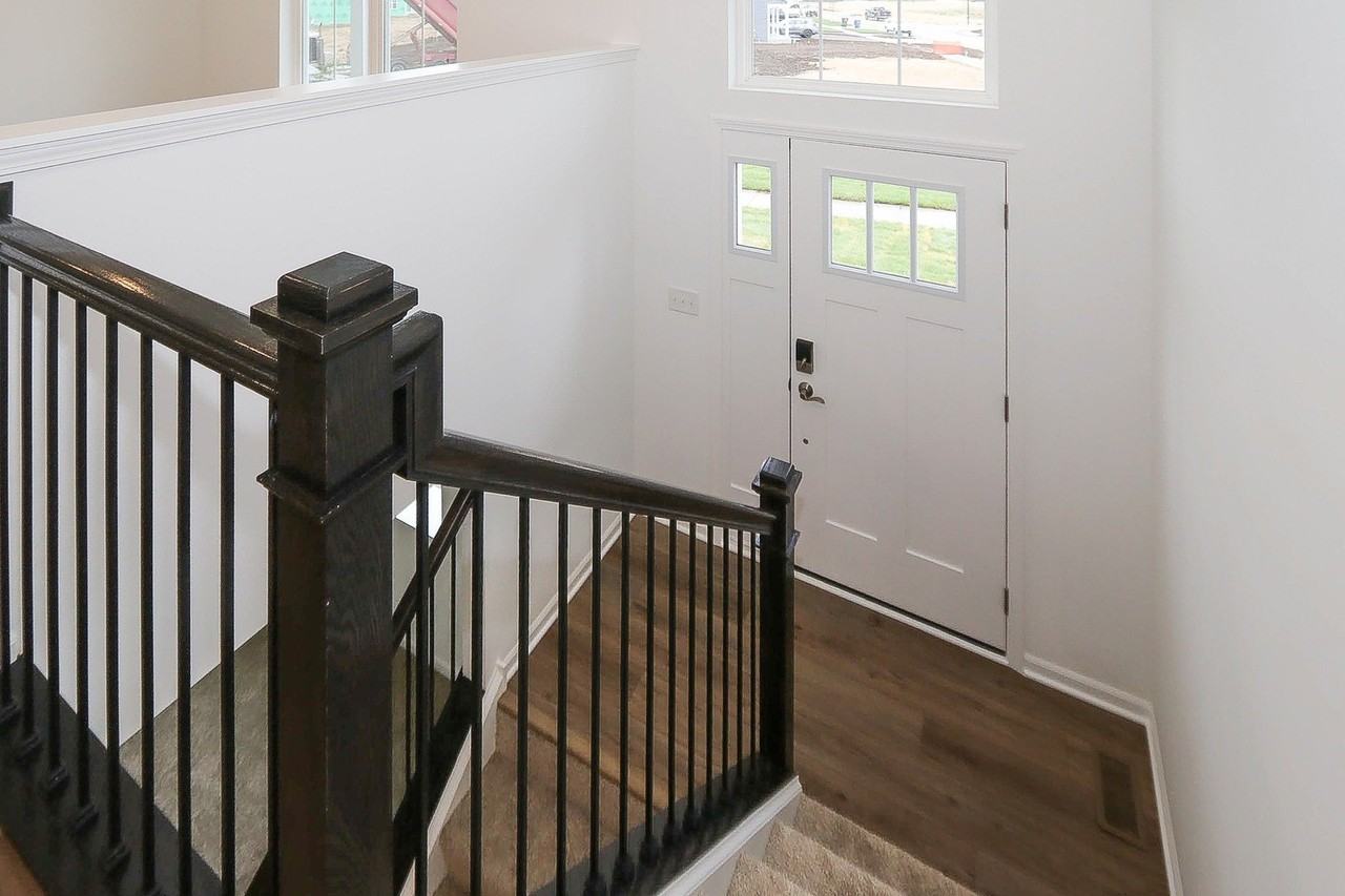2244 Stonegate Rd - Photo 3 of 30
