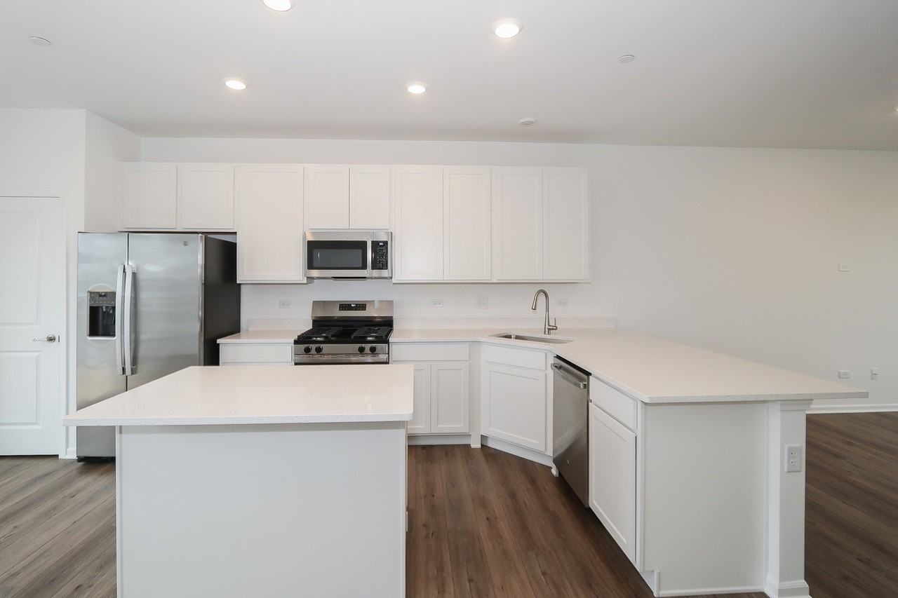 2244 Stonegate Rd - Photo 7 of 30