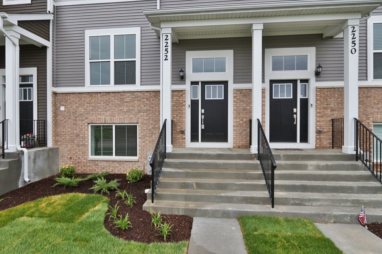 2252 Stonegate Rd - Photo 2 of 31