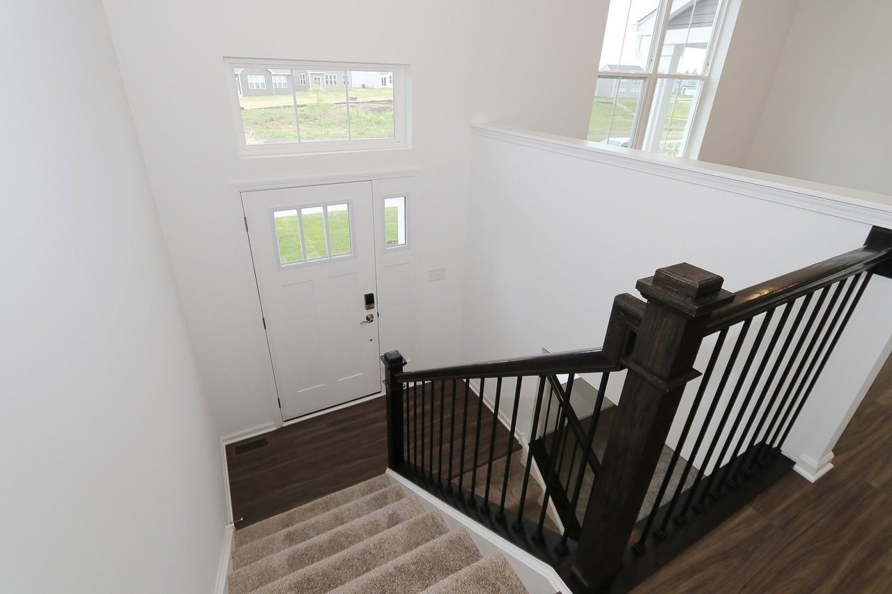 2252 Stonegate Rd - Photo 3 of 31