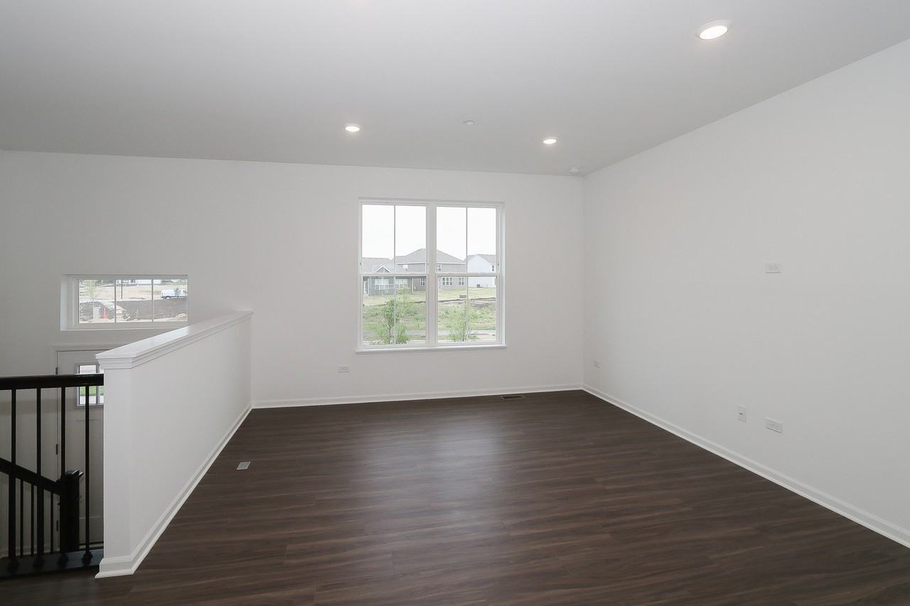 2252 Stonegate Rd - Photo 4 of 31