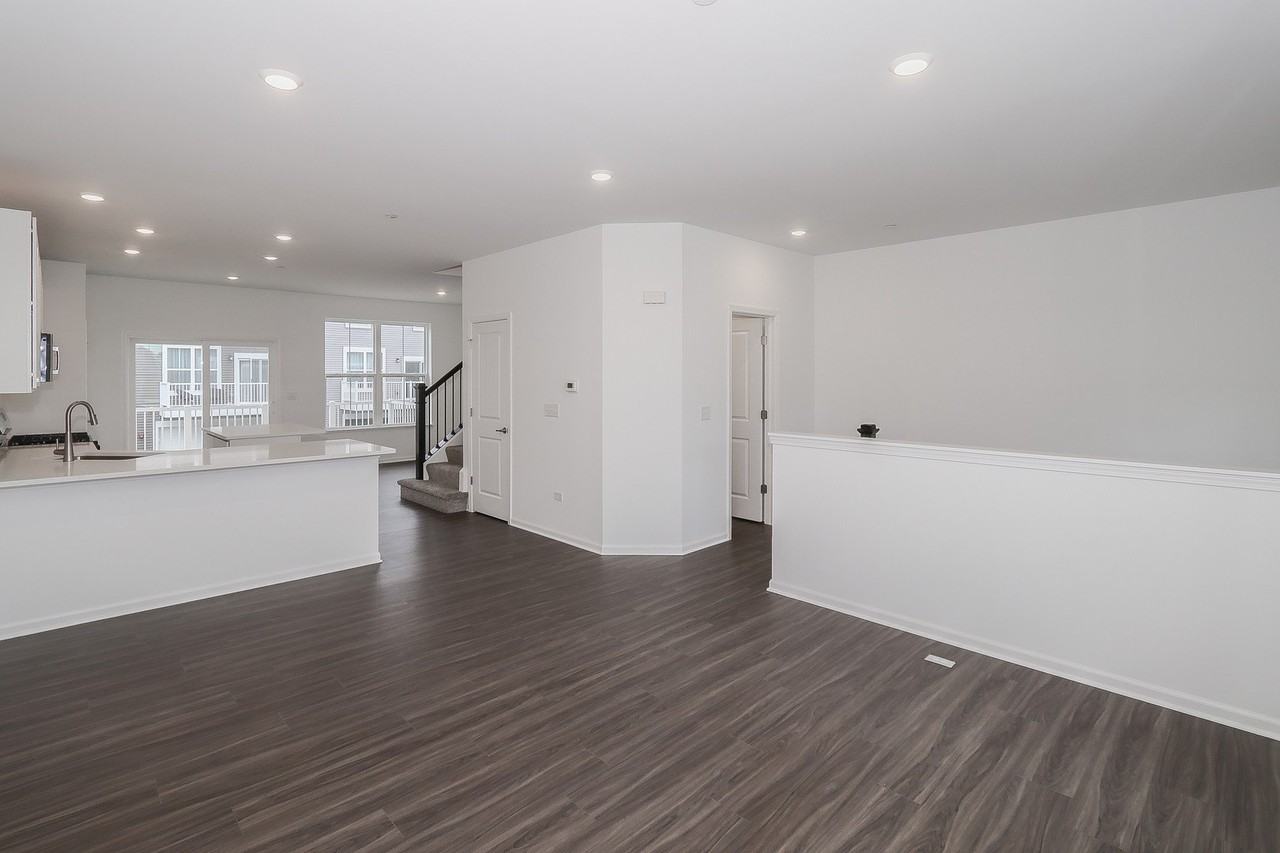 2252 Stonegate Rd - Photo 6 of 31