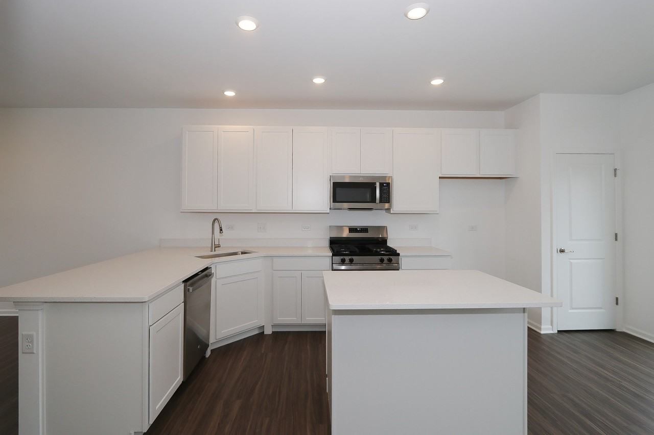 2252 Stonegate Rd - Photo 7 of 31