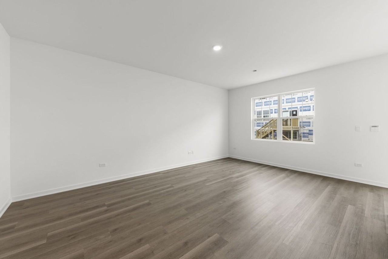 1733 Stable Ln - Photo 5 of 23