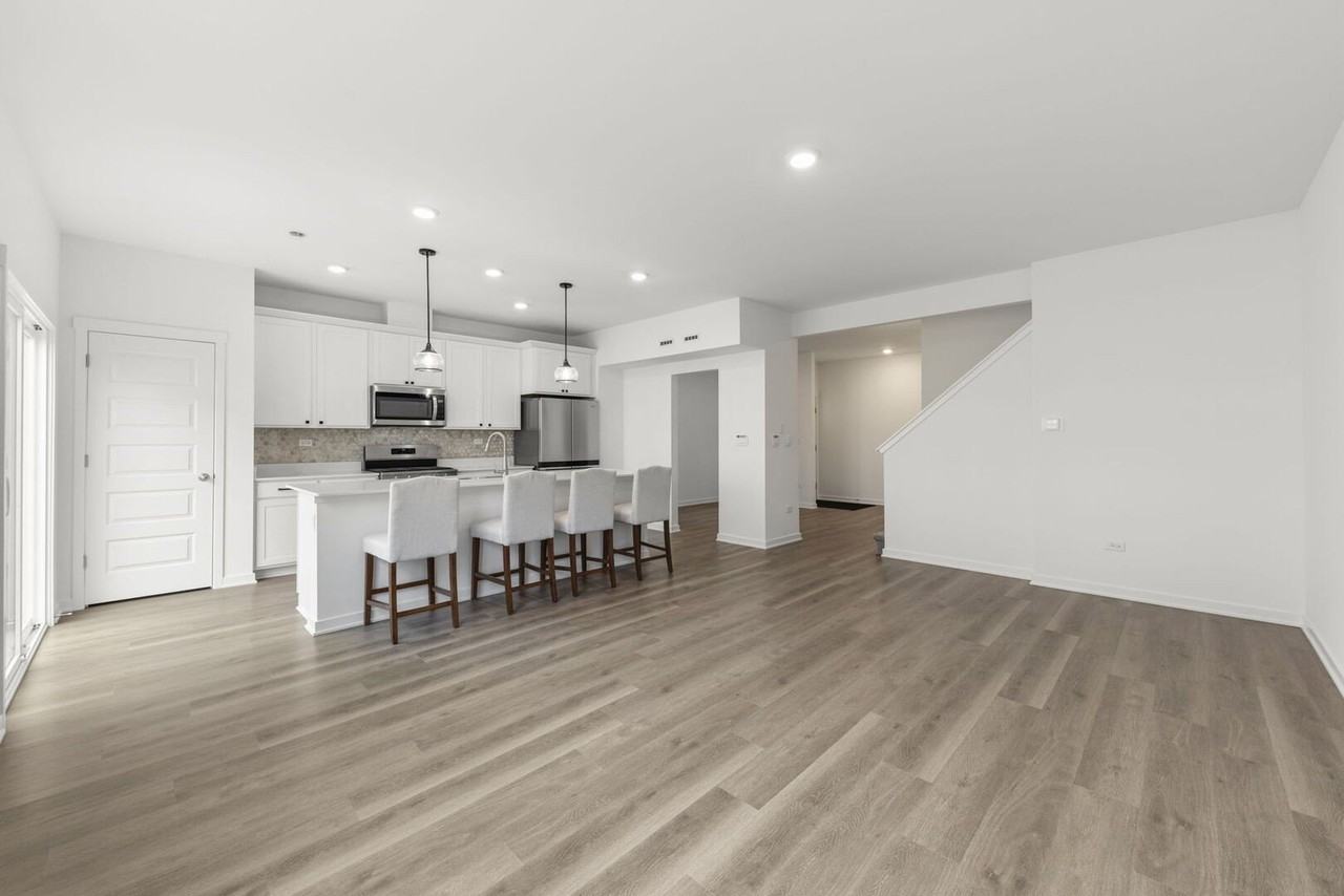 1733 Stable Ln - Photo 6 of 23