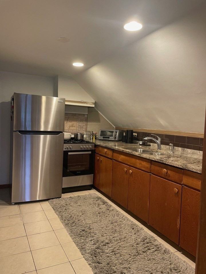 1105 W Touhy Ave #2 - Photo 5 of 10