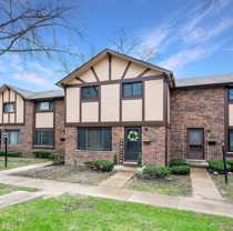 18W269 Kirkland Ln - Photo 1 of 1