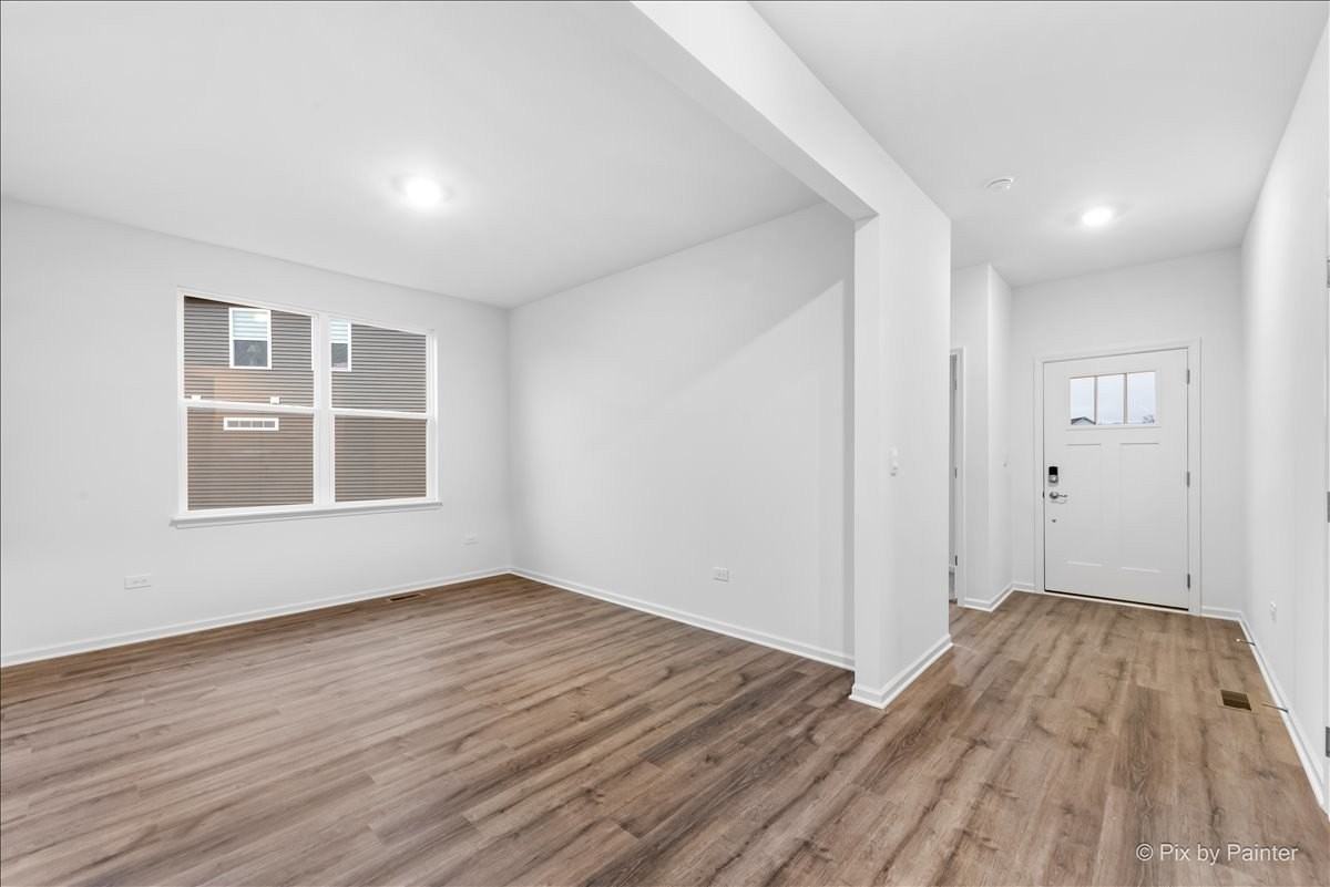 301 Westminster Ct - Photo 4 of 50