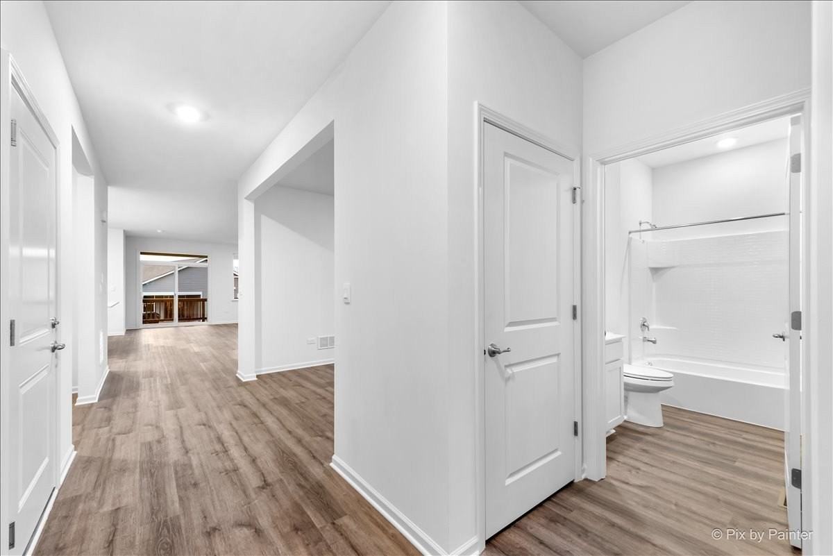 301 Westminster Ct - Photo 5 of 50