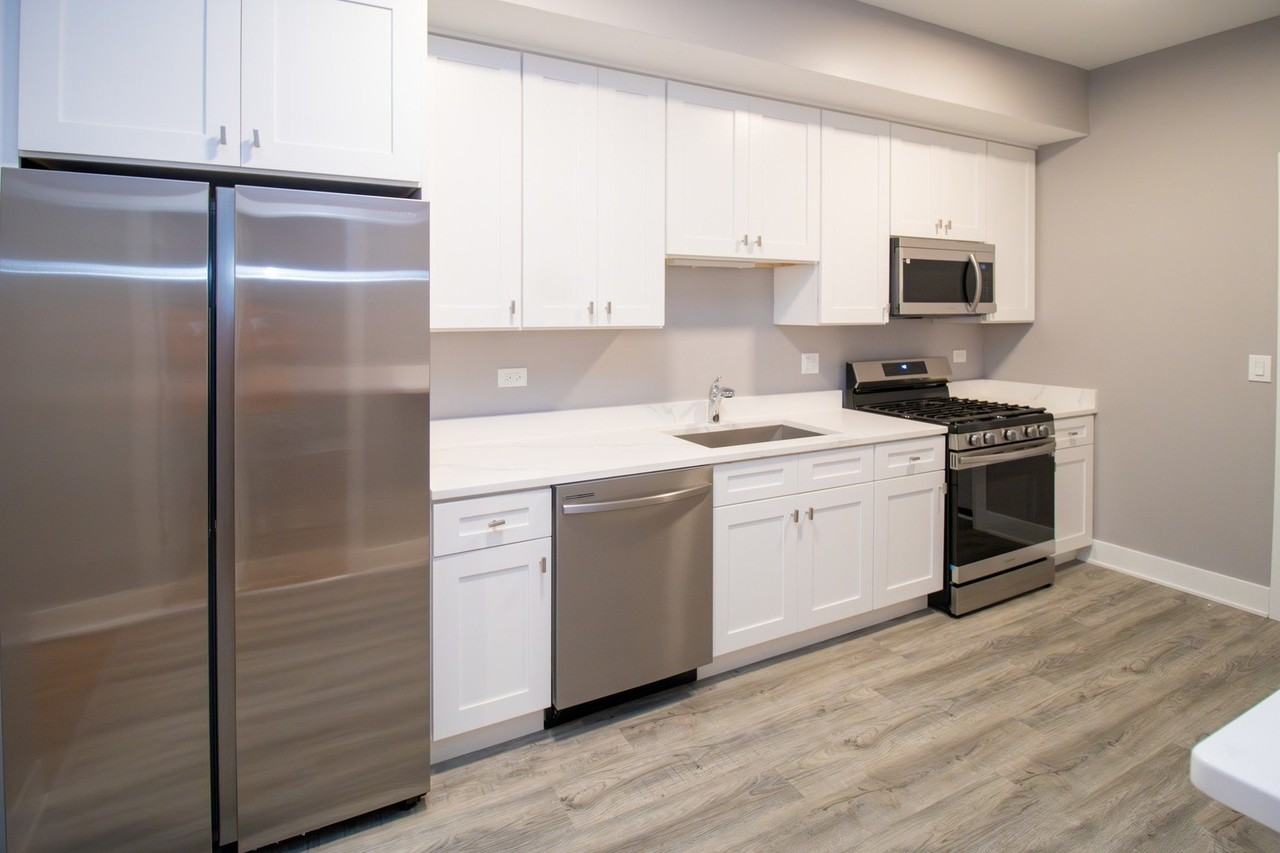 5310 S Harper Ave #2S - Photo 2 of 12