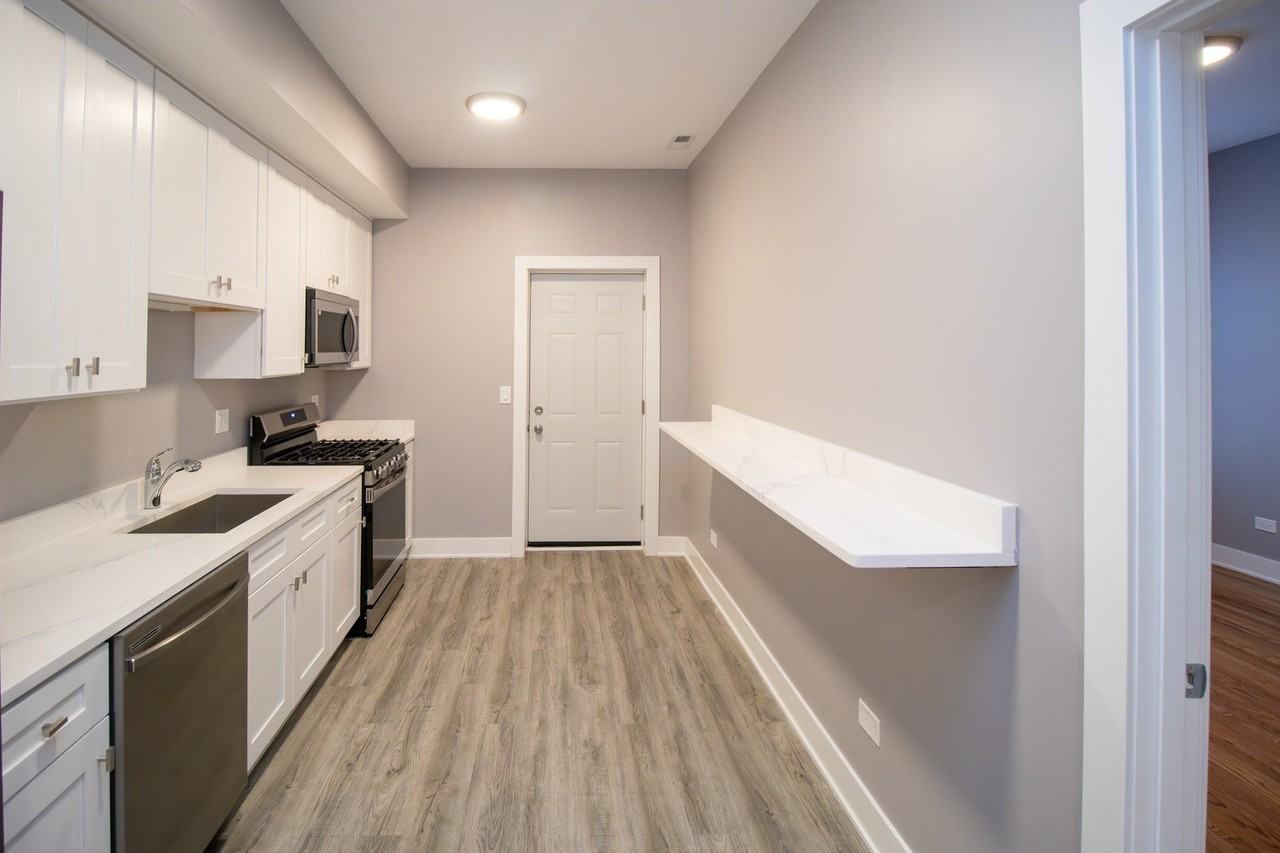 5310 S Harper Ave #2S - Photo 3 of 12