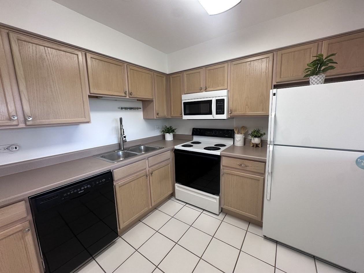 234 W Court Of Shorewood #3B - Photo 6 of 15