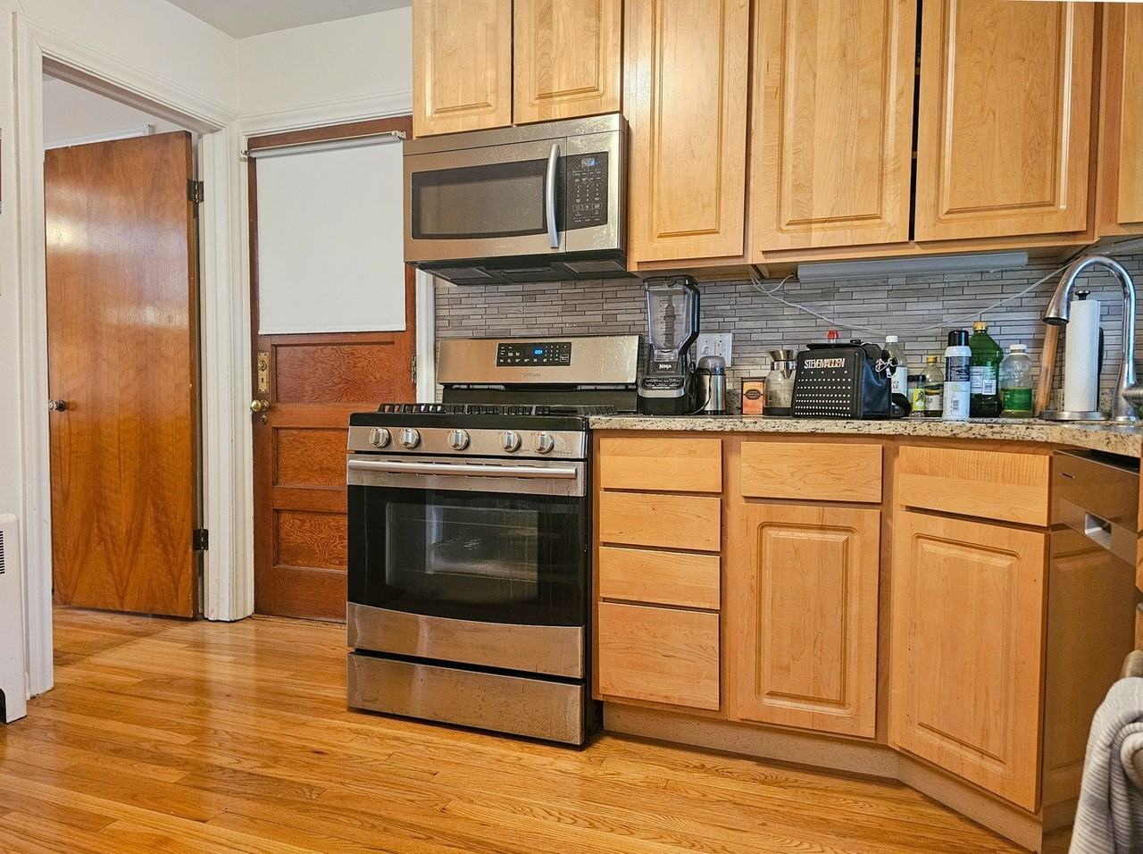 86 Lincoln Ave #2W - Photo 3 of 18