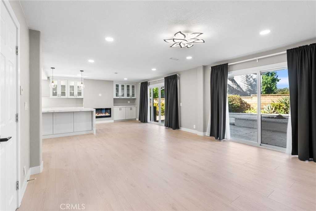 24746 Scott Ln - Photo 4 of 34