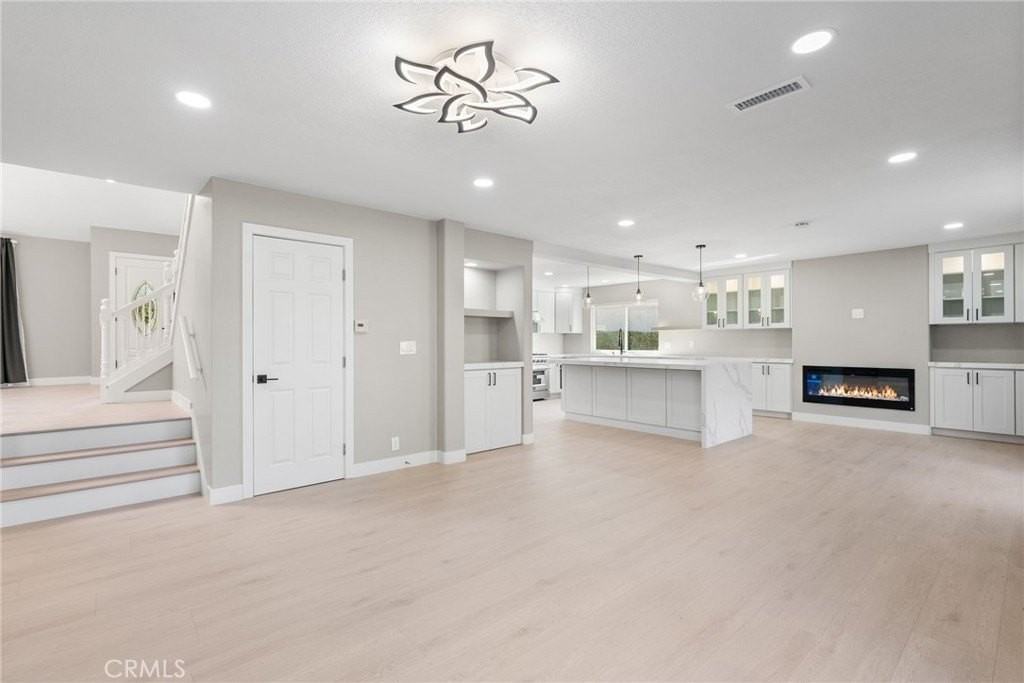 24746 Scott Ln - Photo 5 of 34