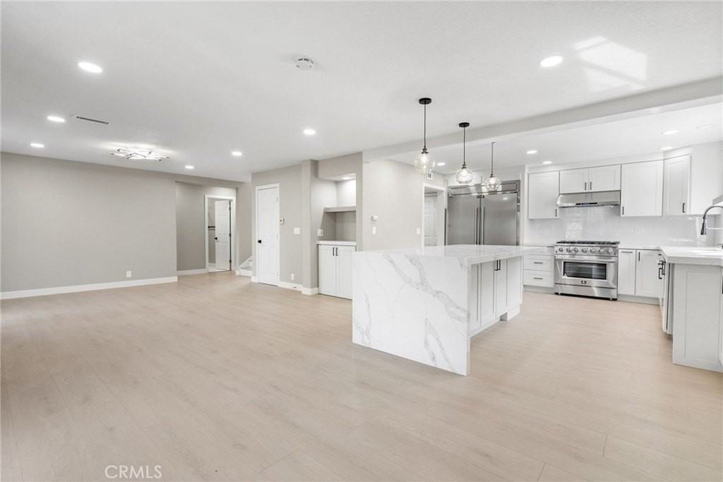 24746 Scott Ln - Photo 7 of 34