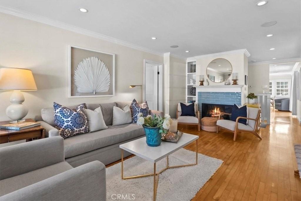 830 Sheldon St - Photo 3 of 21
