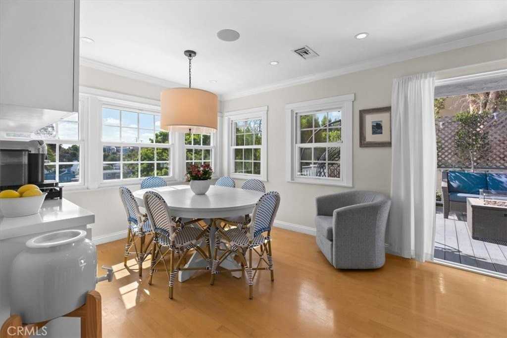 830 Sheldon St - Photo 6 of 21