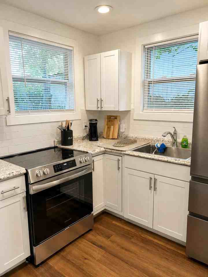 Avondale Cir - Photo 2 of 21