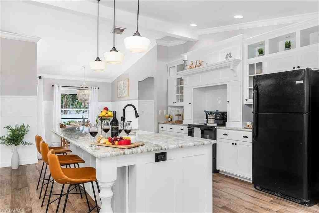 2326 Sw 27th St - Photo 7 of 29