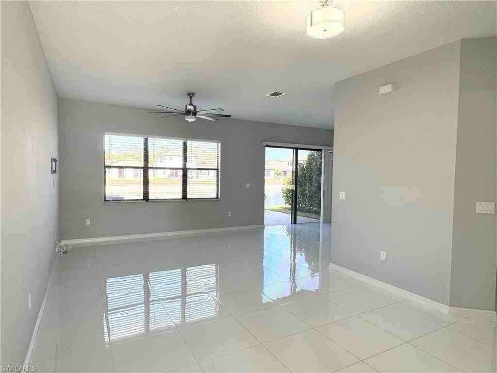 8984 Madrid Cir - Photo 2 of 28