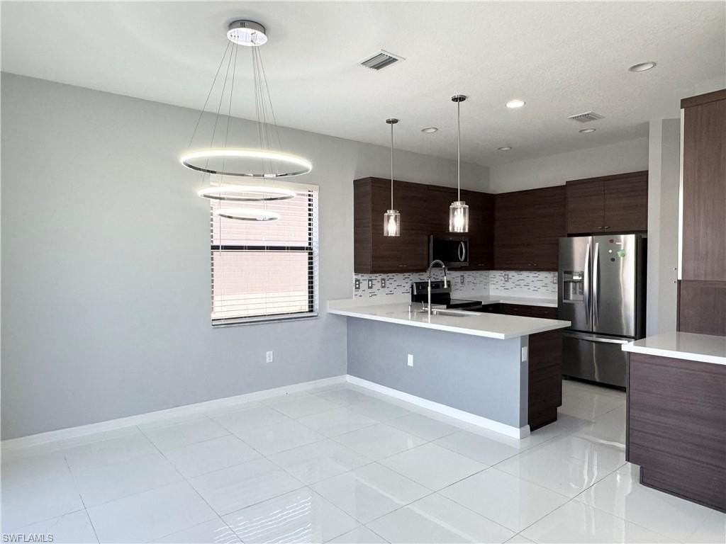 8984 Madrid Cir - Photo 4 of 28