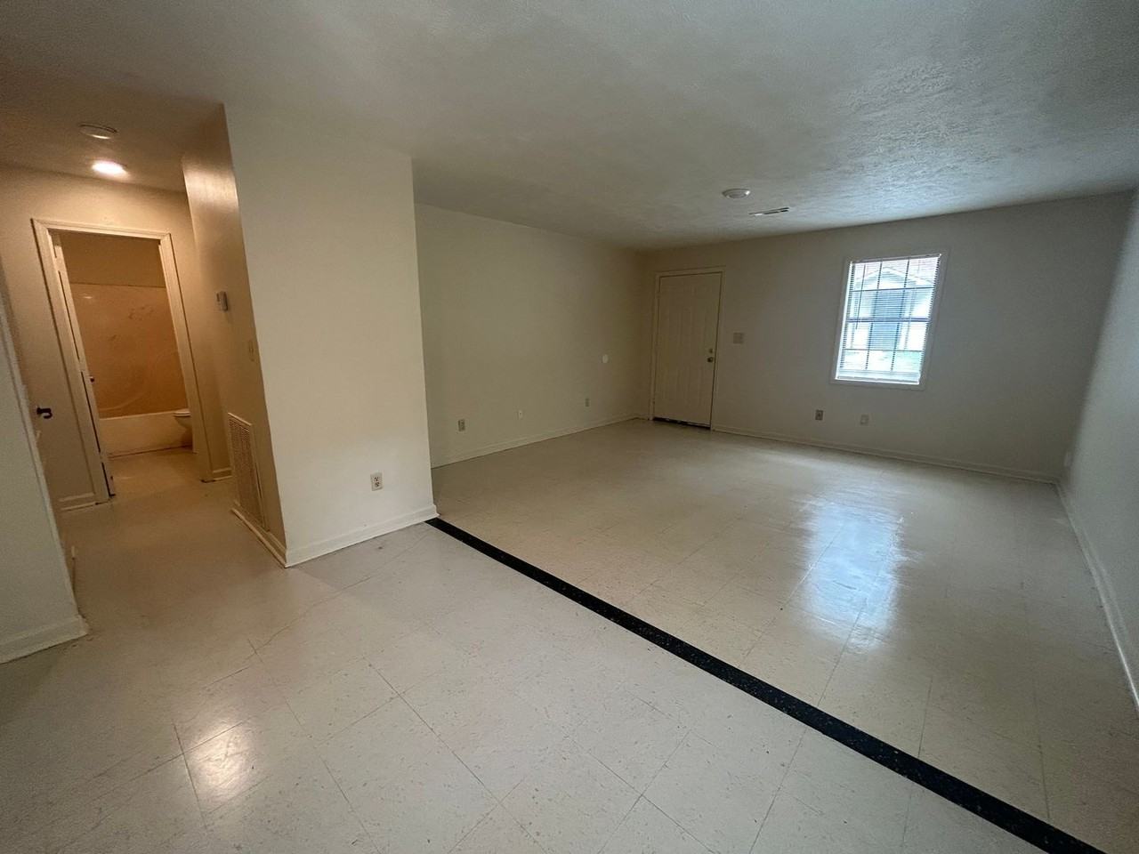 20 Tina Dr - Photo 2 of 6