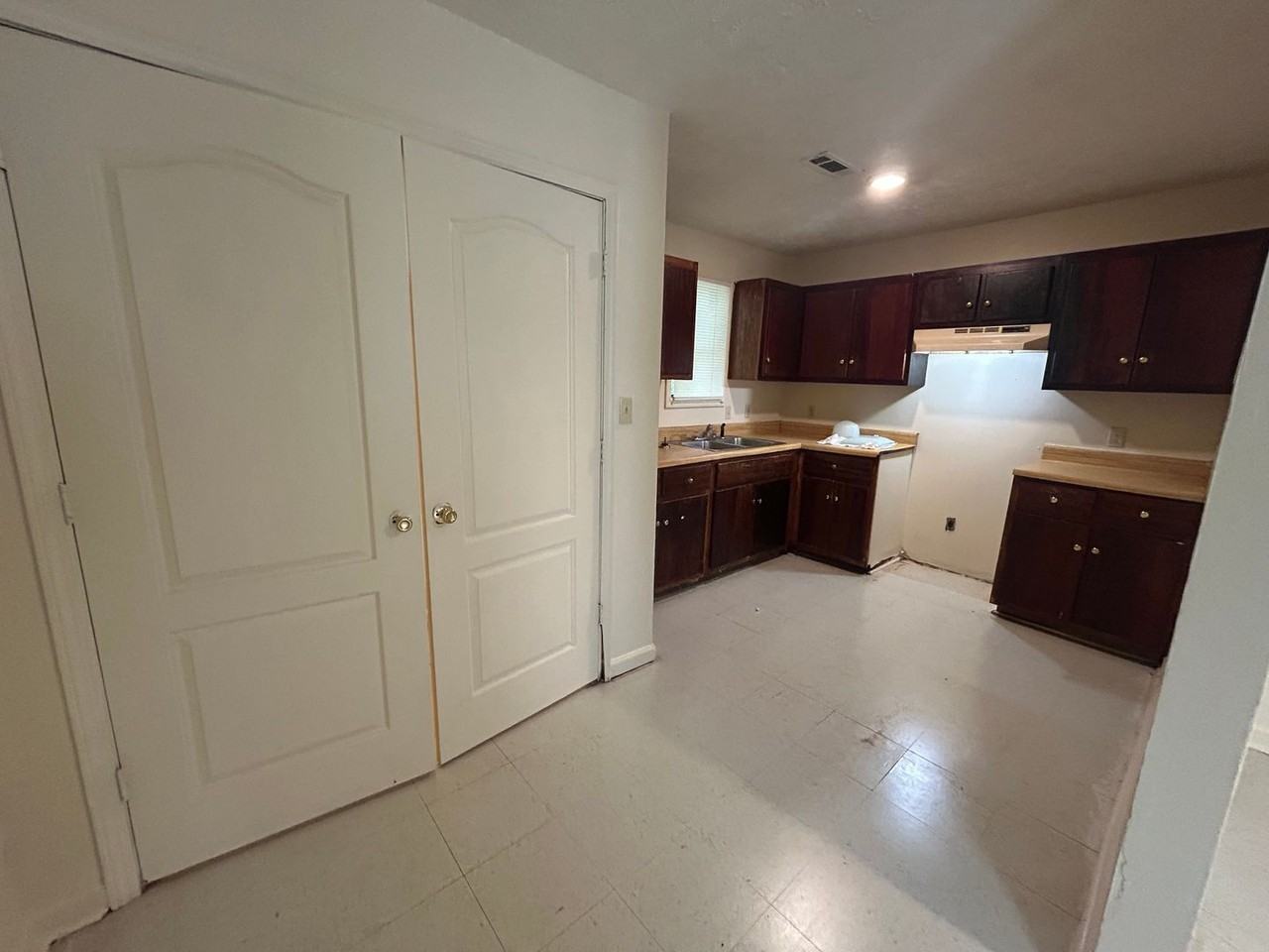 20 Tina Dr - Photo 3 of 6