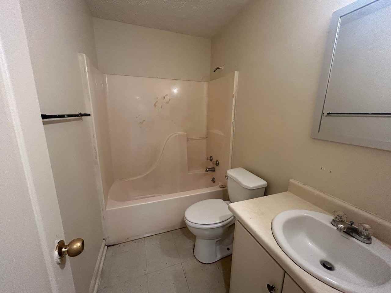 20 Tina Dr - Photo 5 of 6