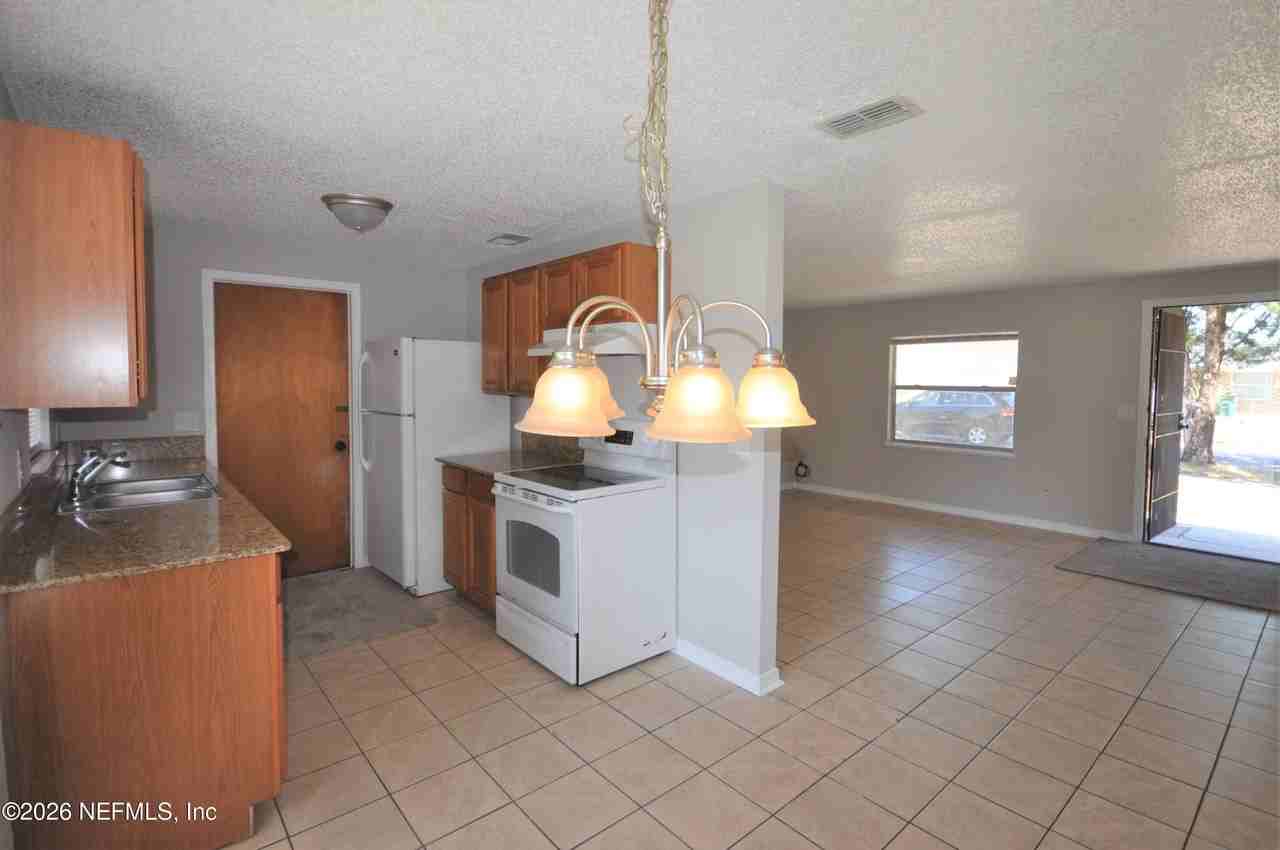 10930 Whitly Ct - Photo 4 of 18
