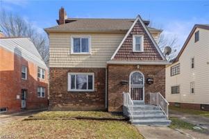 featured image of 876 Eloise Dr #LOWER