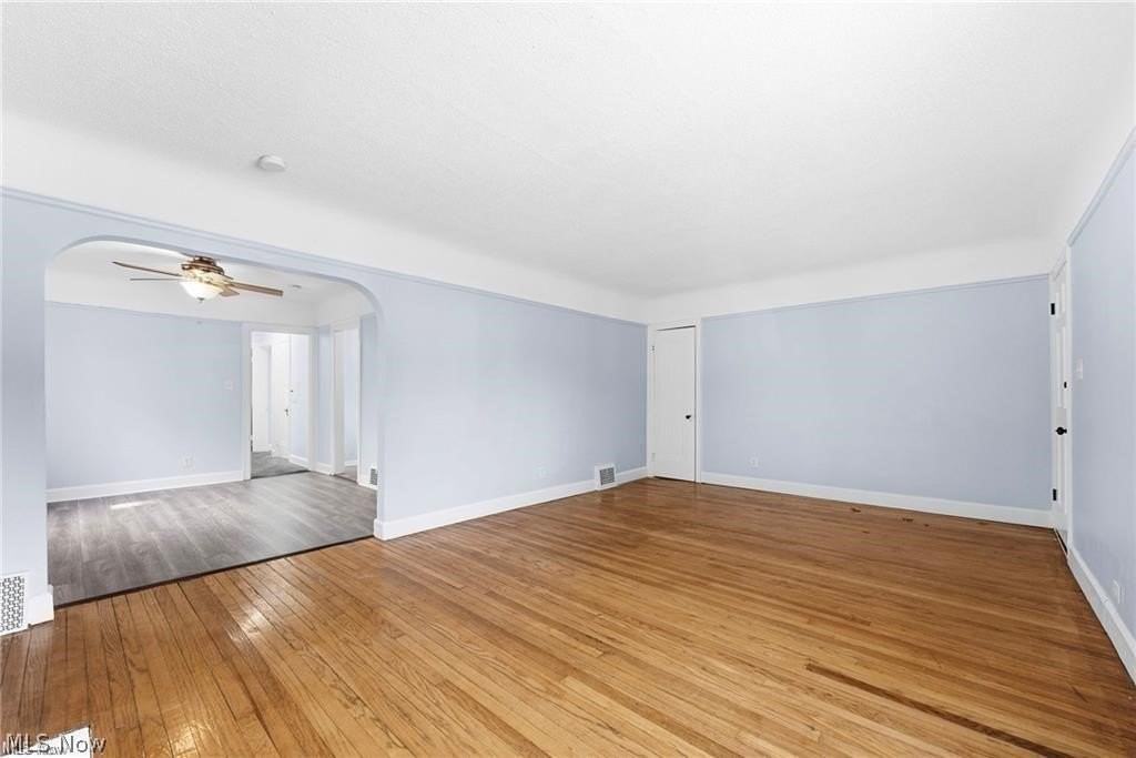 876 Eloise Dr - Photo 3 of 26