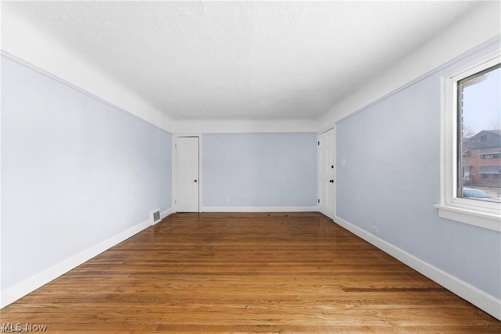 876 Eloise Dr - Photo 4 of 26