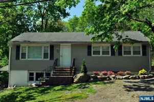 featured image of 176 Yawpo Ave
