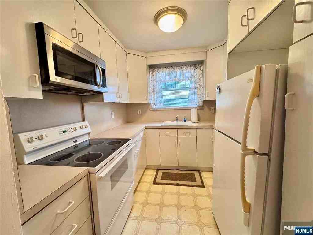 816 Kingsland Ln #1 - Photo 6 of 13